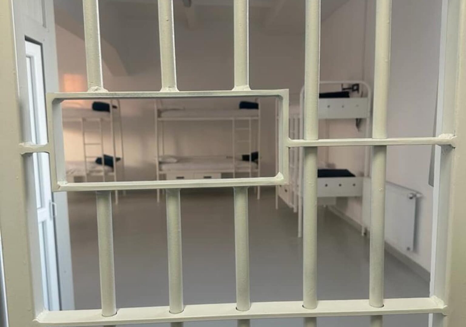 doi politisti de la jilava retinuti pentru trafic de droguri sunt acuzati ca le vindeau detinutilor stupefiante dar le faceau rost si de telefoane 693033765ab49