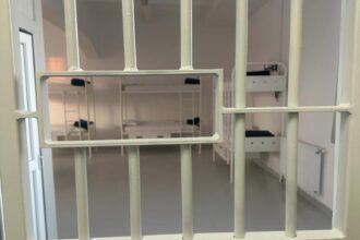 doi politisti de la jilava retinuti pentru trafic de droguri sunt acuzati ca le vindeau detinutilor stupefiante dar le faceau rost si de telefoane 693033765ab49