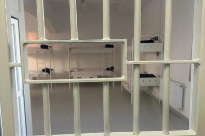 doi politisti de la jilava retinuti pentru trafic de droguri sunt acuzati ca le vindeau detinutilor stupefiante dar le faceau rost si de telefoane 693033765ab49