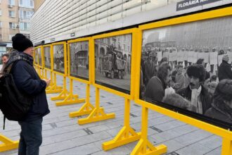 expozitie de fotografie in piata amzei umbre si lumini ale revolutiei din 1989 bucurestenii sunt asteptati vineri si la o intalnire comemorativa 69442db3b206c