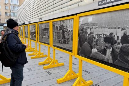 expozitie de fotografie in piata amzei umbre si lumini ale revolutiei din 1989 bucurestenii sunt asteptati vineri si la o intalnire comemorativa 69442db3b206c