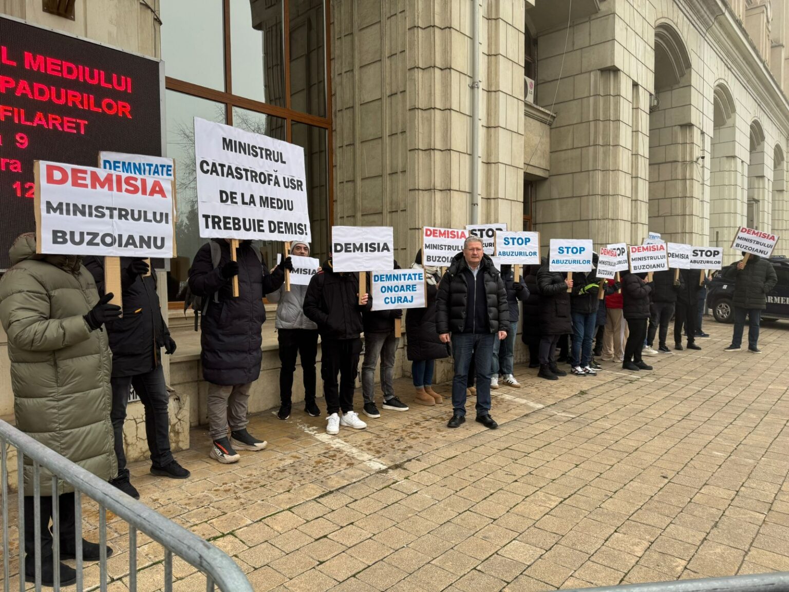 fara garantii fara incredere pusl continua protestele si cere demisia ministrei diana buzoianu 6942903e940cc