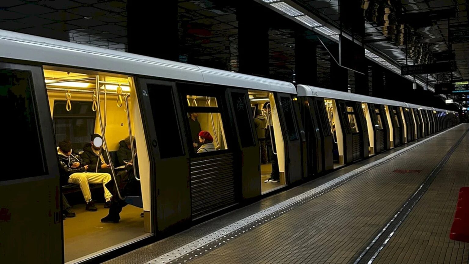 fostul instructor metrorex condamnat pentru mita despagubit cu 40 000 de euro concedierea pentru coruptie n a respectat codul muncii 69314cc01e1ec