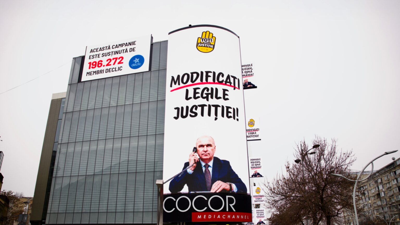 foto banner gigantic cu ilie bolojan afisat pe magazinul cocor din centrul bucurestiului declic cere modificarea legilor justitiei 6946c7217f58c