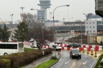 foto drumuri noi amenajate in fata aeroportului otopeni pentru lucrarile de la m6 cum se ajunge din dn1 catre terminalele plecari si sosiri 6936bce4aff81