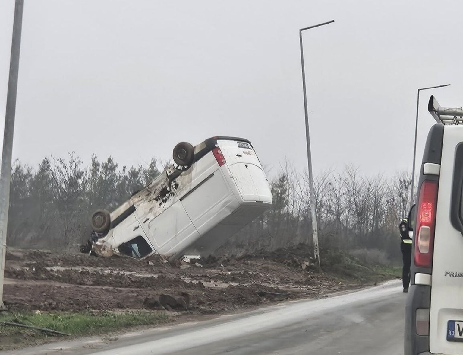 foto o duba s a rasturnat la intrare in tunari pe dj200b doamne fereste in zona se depaseste mereu viteza legala 6936bcf40f6b7