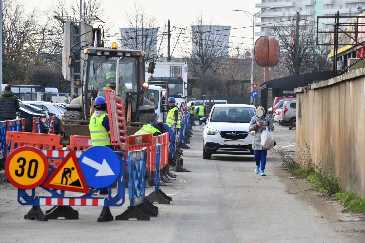 foto start lucrari pe drumul belsugului cu doar cateva zile inainte de alegerile la pmb f09f9889 tronsonul va avea doua benzi trotuare noi si sistem de iluminat 6931cb51a4037