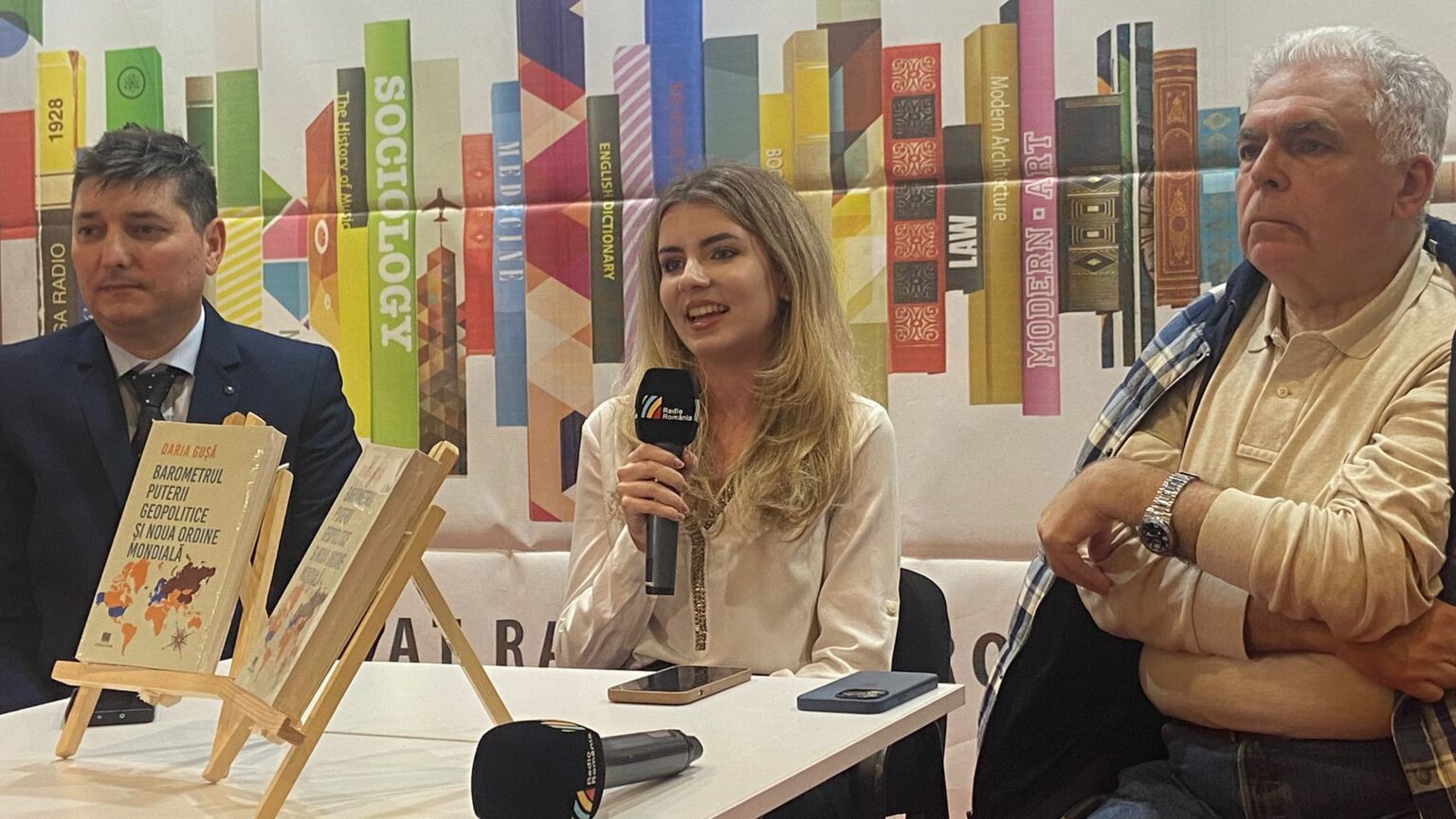 foto video lansare de carte la gaudeamus daria gusa prezinta volumul barometrul puterii geopolitice si noua ordine mondiala 693093de0bb3b