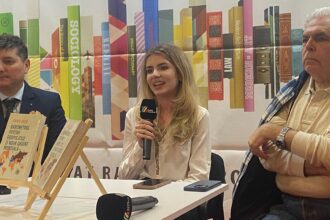 foto video lansare de carte la gaudeamus daria gusa prezinta volumul barometrul puterii geopolitice si noua ordine mondiala 693093de0bb3b