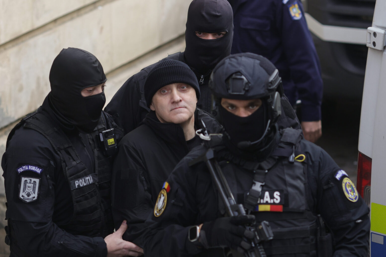 horatiu potra transferat la penitenciarul rahova alaturi de fiu si nepot curtea de apel bucuresti a respins o masura preventiva mai usoara 6942c32fbf5f7