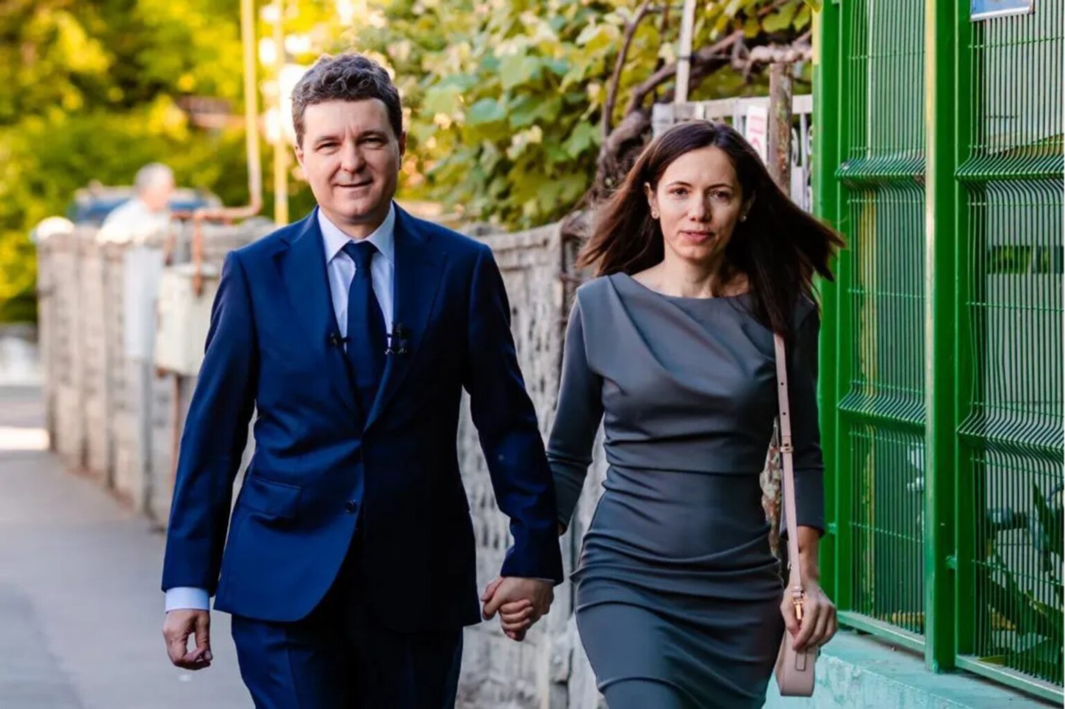 in legendarul club a din bucuresti s au intalnit pentru prima data nicusor dan cu mirabela gradinaru partenera presedintelui m a atras foarte mult si parul lui cret 6950febed0ca6