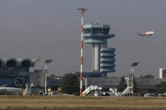 indemnizatie fabuloasa la aeroporturi bucuresti peste 27 000 lei pentru fiecare membru al ca ministrul transporturilor un pic socat e dublu fata de cat castig eu 6931829f38ab7