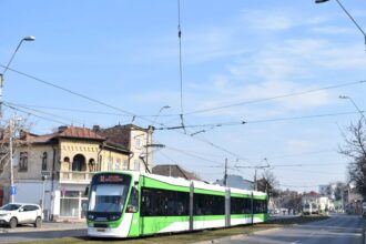 linia 32 este suspendata de azi pana la finalul anului sinele avariate vor fi reparate au intrat pe traseu autobuzele naveta 632 694f9c955c748