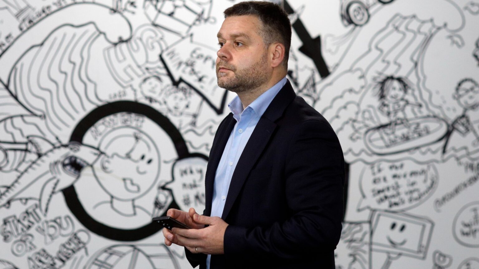 misterioasa disparitie a lui ciprian ciucuf09f98b2 din ziua in care a fost ales primar general n a mai fost vazut nici de o poza in locul de unde ne facea zilnic cu mana 693fbee8a8eba