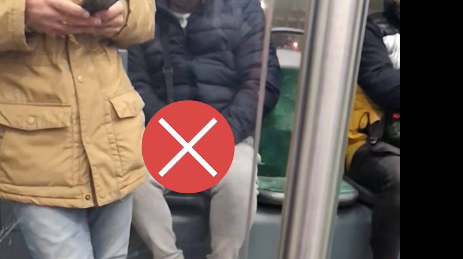 moment oribil in tramvai cu o perversiune greu ascunsa dupa borseta bucuresteanca acest domn s a uitat insistent la mine apoi a inceput si nu s a lasat 6943cd2368006