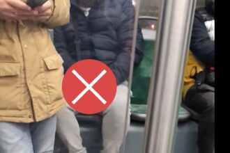 moment oribil in tramvai cu o perversiune greu ascunsa dupa borseta bucuresteanca acest domn s a uitat insistent la mine apoi a inceput si nu s a lasat 6943cd2368006