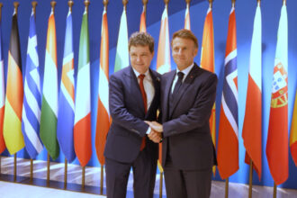 nicusor dan se intalneste cu emmanuel macron la palatul elysee 6937d4c7d568c