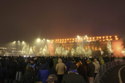 peste o mie de persoane au protestat in piata victoriei din capitala video 693b2ccea1876