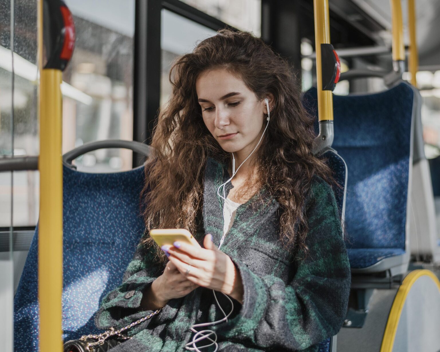 petitia volum mic respect mare in transportul public din bucuresti initiatorii cer mesaje educative in stb si metrou pentru promovarea folosirii castilor 6953afe09d0b3