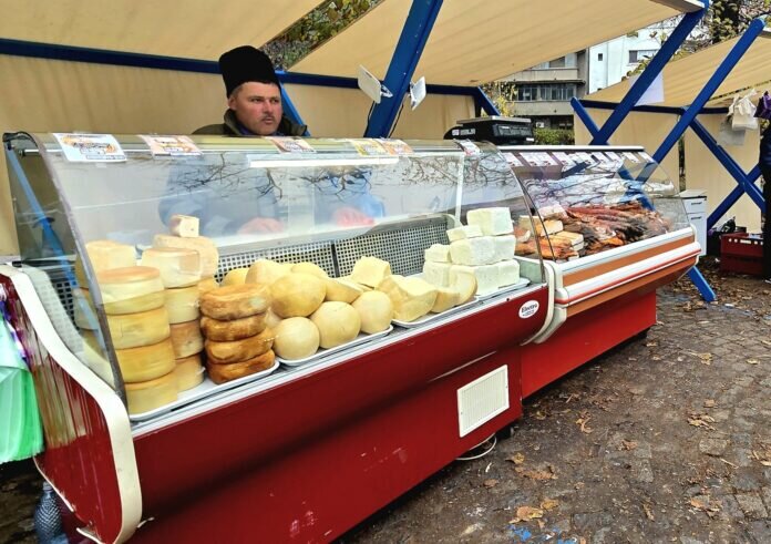 piata volanta organizata in acest weekend in piata amzei nr 13 in fata teatrului ion creanga 6931f86e2ca57