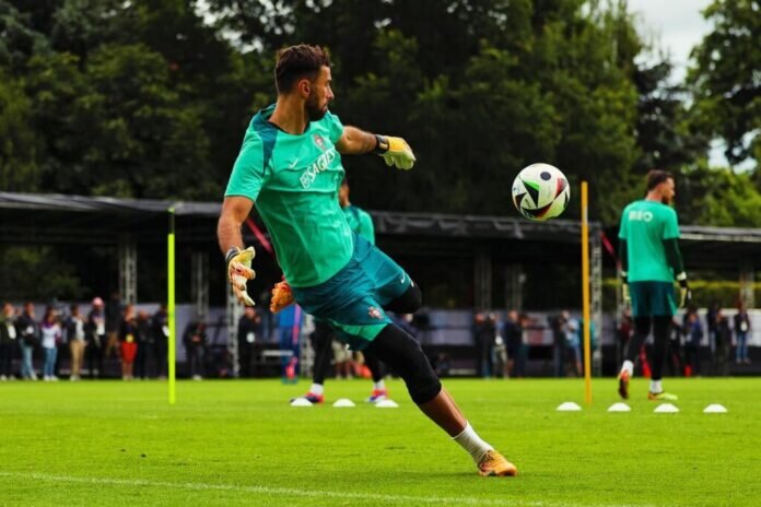 portarul rui patricio campion european cu portugalia a agatat manusile in cui 693a93aa9c829