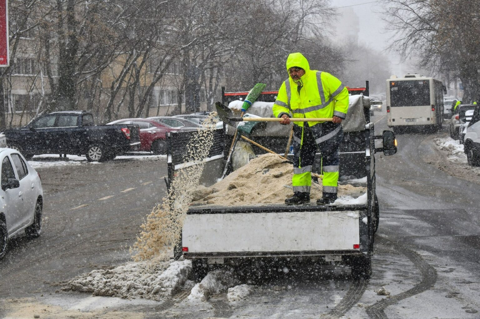 pregatiri pentru ninsorile din bucuresti cate utilaje sunt gata sa intervina daca va ninge abundent in fiecare sector 69496b0df31af