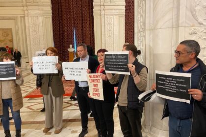 protest al angajatilor din parlament nemultumiri legate de taierea normei de hrana 692ee12471d79