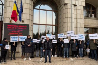 pusl protest la ministerul mediului demisia este singurul gest responsabil dupa un asemenea esec 6937fd36b8a22