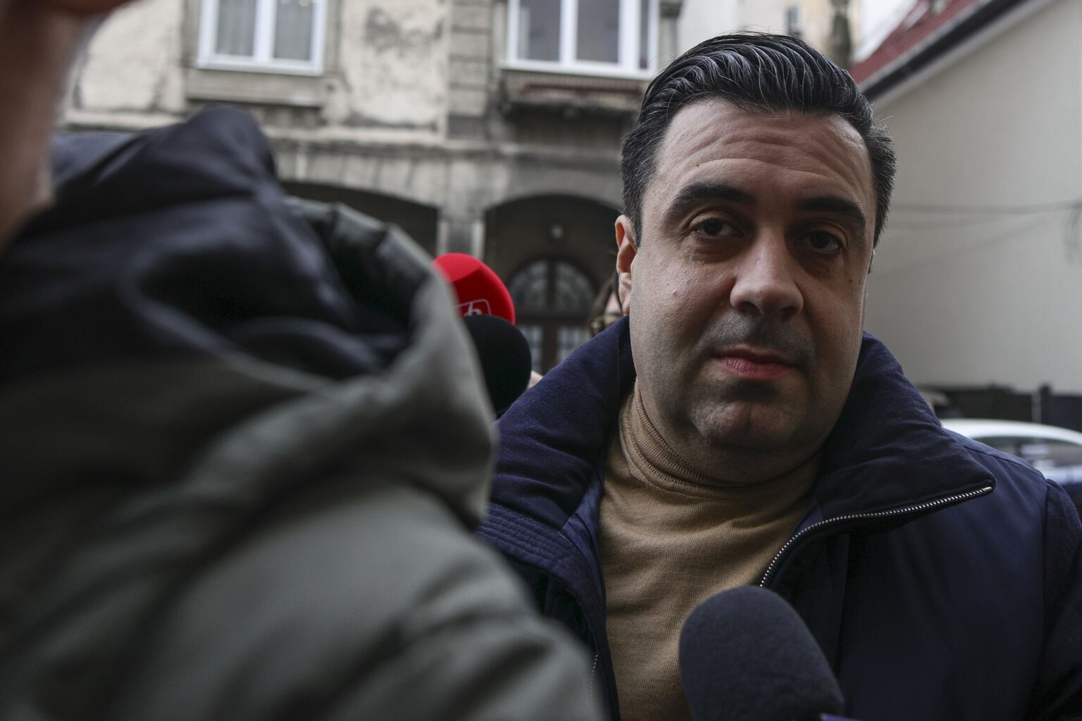razvan cuc a fost retinut la dna bucuresti fostul ministru al transporturilor este acuzat de complicitate la dare de mita ar fi intermediat o spaga la rar 694180e208e0b
