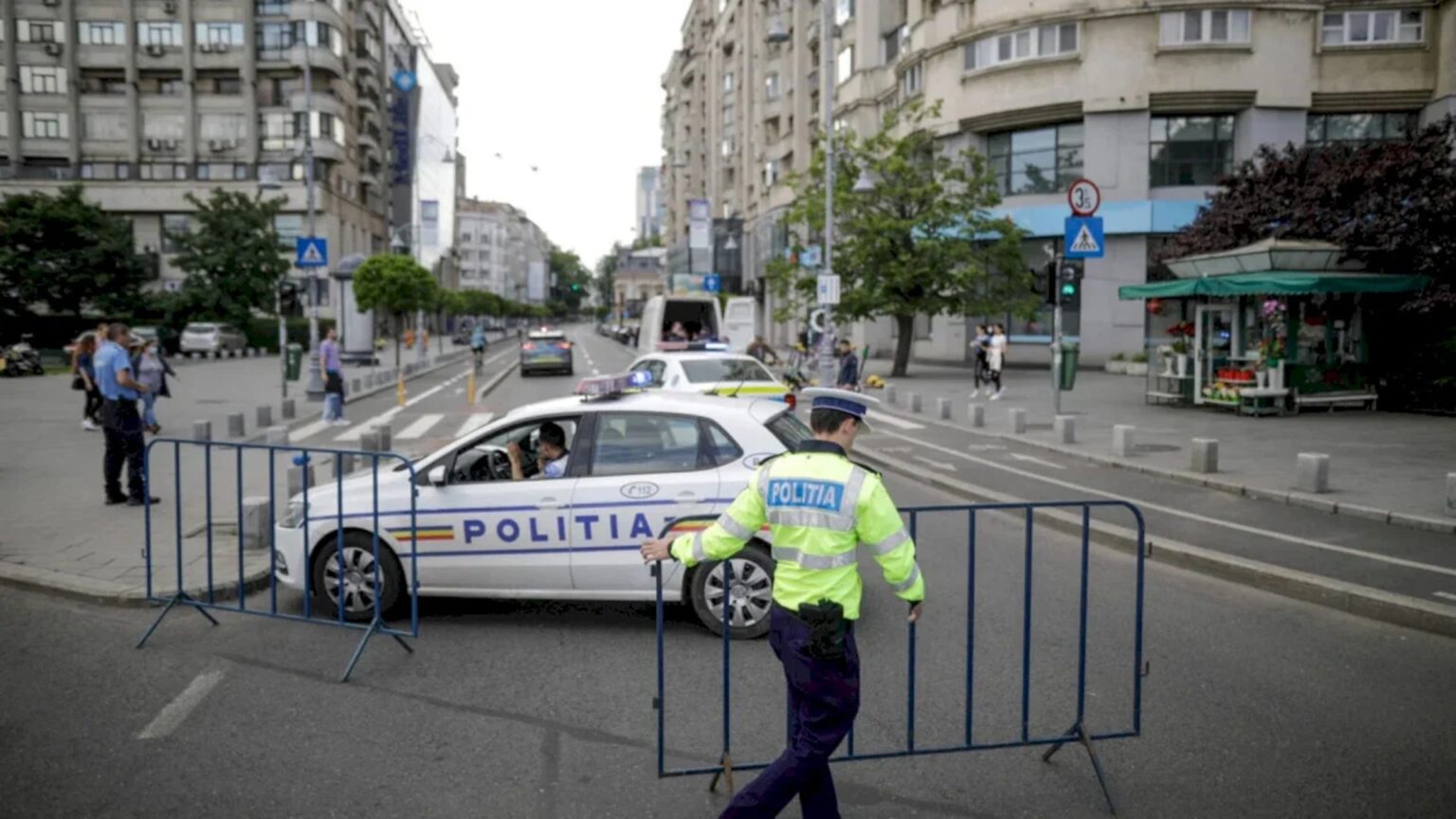 restrictii de circulatie in bucuresti in weekend pentru evenimente de comemorare a revolutiei din 89 brigada rutiera are lista masurilor si strazilor inchise 69459c1c446ee
