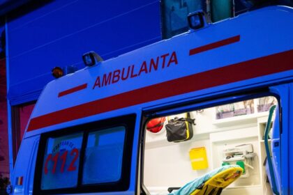retele electrice romania doneaza ambulantei bucuresti ilfov echipamente radio 6947f000399de