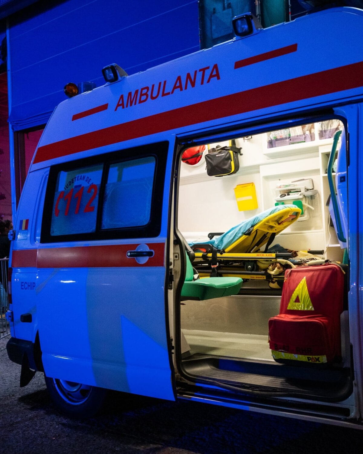 retele electrice romania doneaza ambulantei bucuresti ilfov echipamente radio 6947f000399de