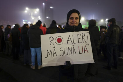 ro alert ma suna lia un nou protest recorder diseara in piata victoriei ce au scandat si cu ce mesaje s au inarmat oamenii care au iesit aseara in strada 693bd8c6246e6