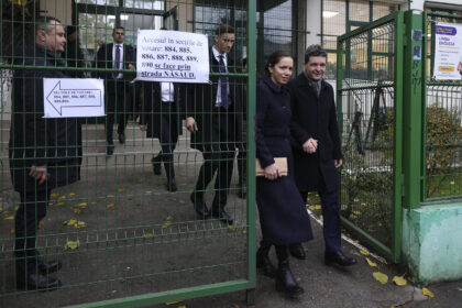 secretul rezidential al cuplului prezidential aflat in ziua alegerilor din bucuresti nicusor dan si mirabela gradinaru voteaza la sectii diferite ca s separati domiciliar 693542246119c