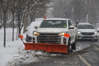 sectorul 6 pregatit de iarna peste 100 de utilaje si aproape 5 000 de tone de material antiderapant pentru deszapezire 69493f7cbbf93