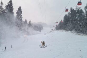 sezonul de schi se deschide vineri in poiana brasov ski pass urile care mai au puncte din sezonul trecut pot fi utilizate si in acest sezon 695516bcbaf2b