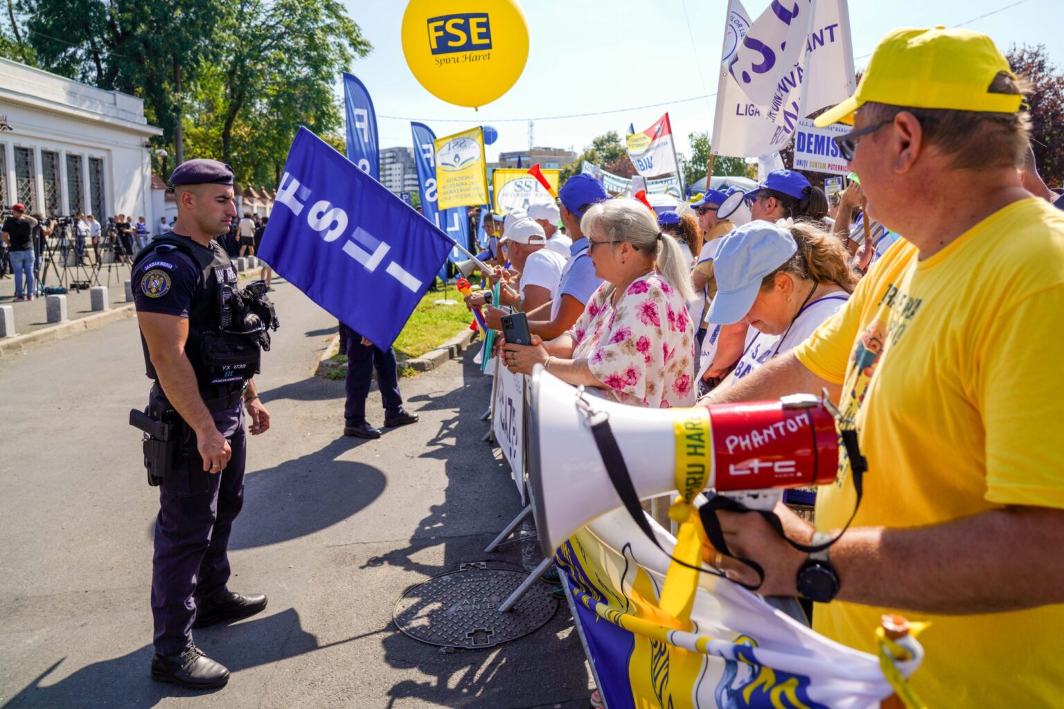 sindicalistii din educatie ies din nou in strada sa si strige nemultumirile organizeaza un protest miercuri in piata victoriei 6938571118d87