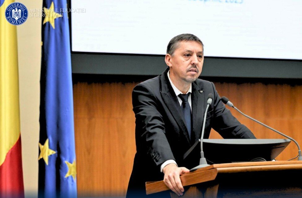 sindicatele din educatie cer demisia ministrului daniel david un ministru care vrea sindicate restartate si reduse la tacere nu are ce cauta intr un guvern democratic 6932ca123cc50