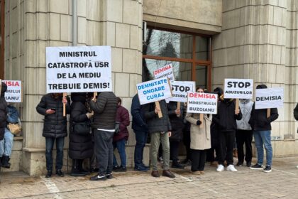 stop abuzurilor pusl continua protestele si cere premierului ilie bolojan demiterea ministrei diana buzoianu 69411dd832dc5