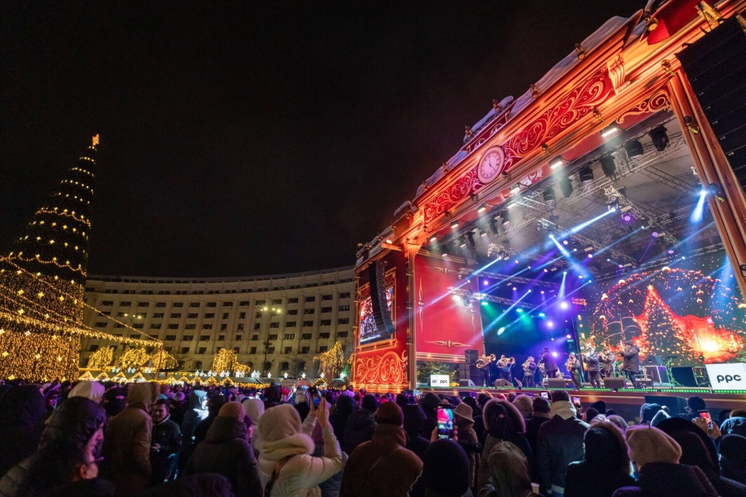 targurile de craciun din piata constitutiei universitate opera nationala sau west side christmas market deschise inca doua zile 694f68a233e82