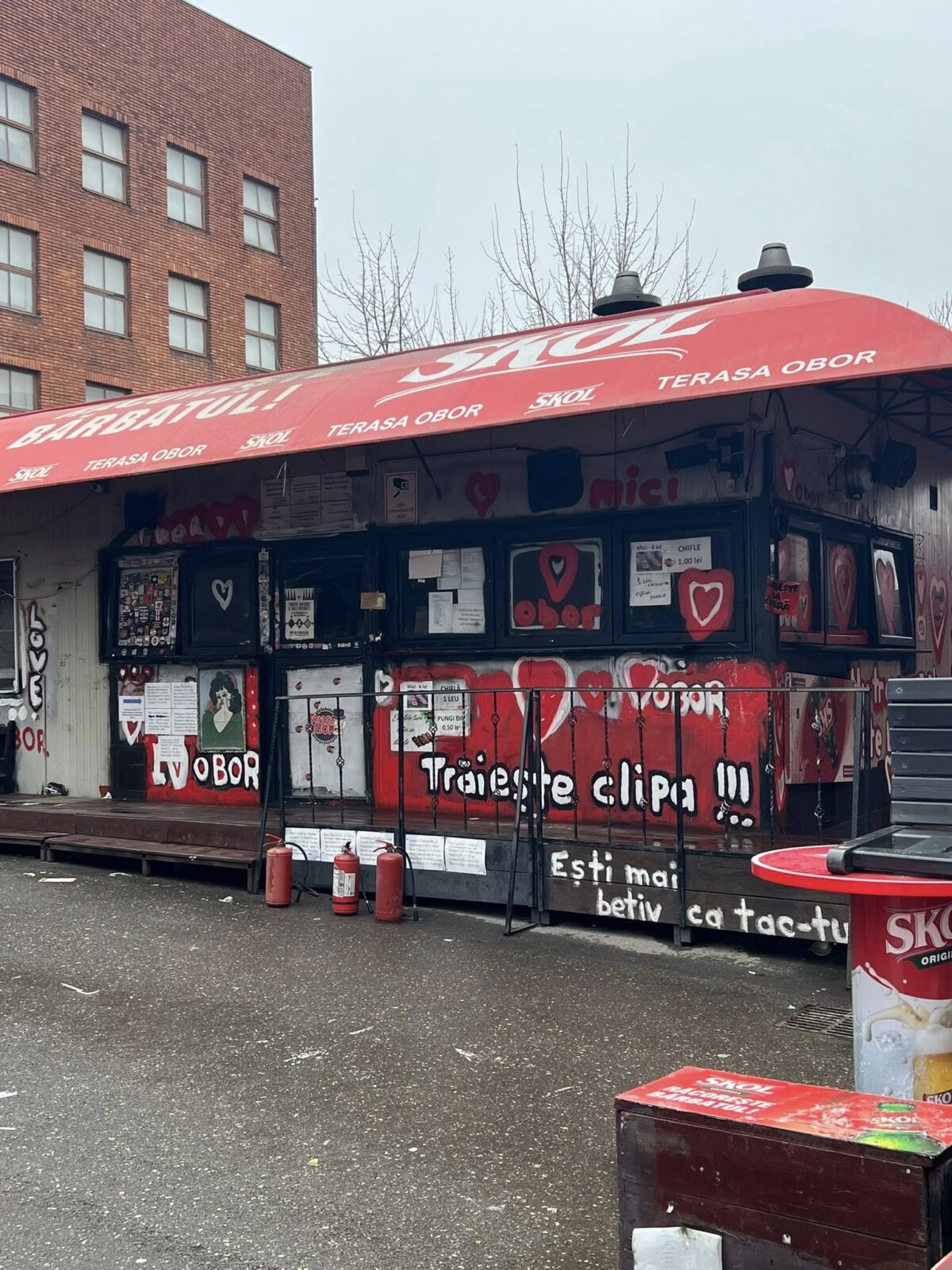 terasa de mici din obor mutata intr un container dintr o noua zona 692d889ef0981