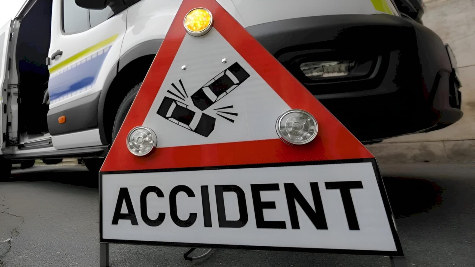 trafic paralizat pe bulevardul aviatorilor din cauza unui teribil accident cu victima martor politia face masuratori 693bf5517535e