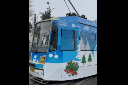 tramvaiul colindelor circula pe linia 1 cu surprize oferite de spiridusii lui mos craciun 6945af618513c