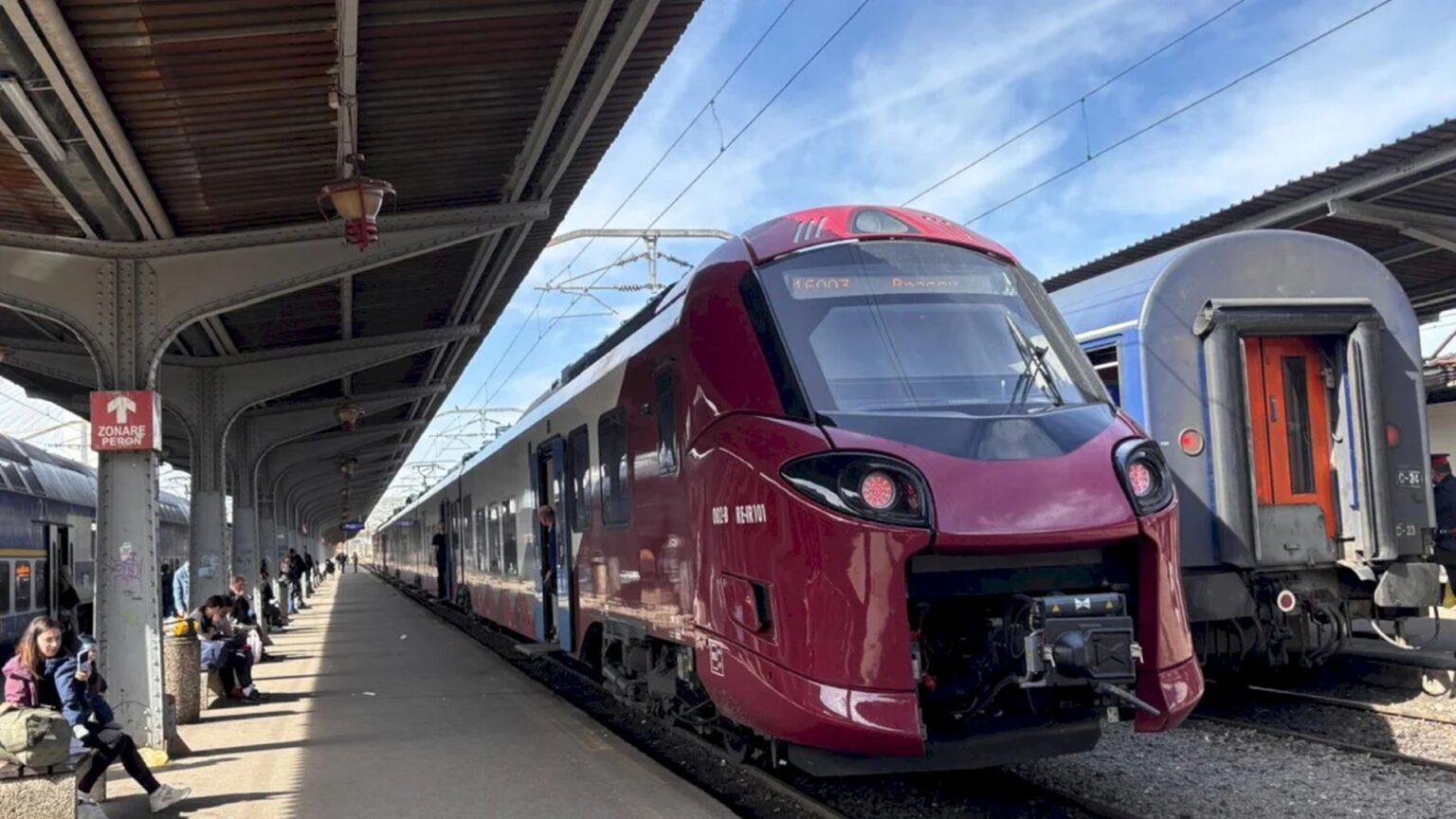 un alt tren coradia a ajuns la atelierele cfr grivita rama electrica face parte din seria de 37 cumparate de arf de la alstom 6930508b4e5eb