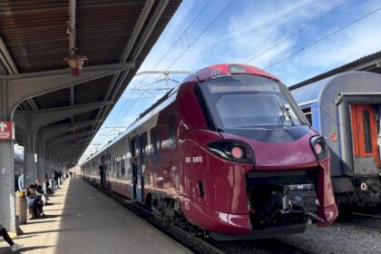 un alt tren coradia a ajuns la atelierele cfr grivita rama electrica face parte din seria de 37 cumparate de arf de la alstom 6930508b4e5eb