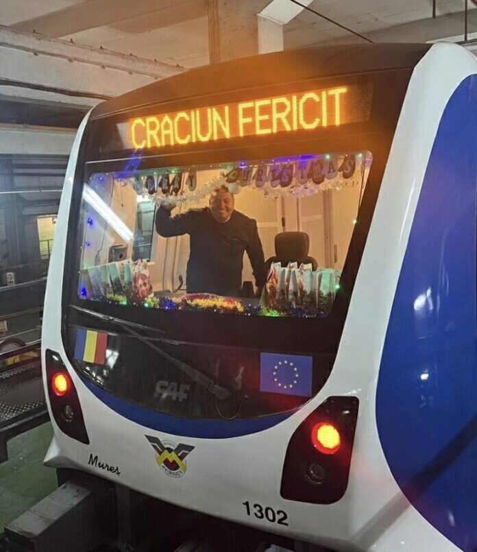 un mecanic de la metrorex a cumparat cadouri pentru copii din banii lui si le a oferit in statii 694e3ed57b9dd