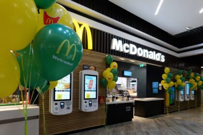 un nou mcdonalds s a deschis in bucuresti de data asta in militari f09f8d94 daca te saturi de sarmale poti manca un hamburger in centrul comercial shopping city 69494f136f09e