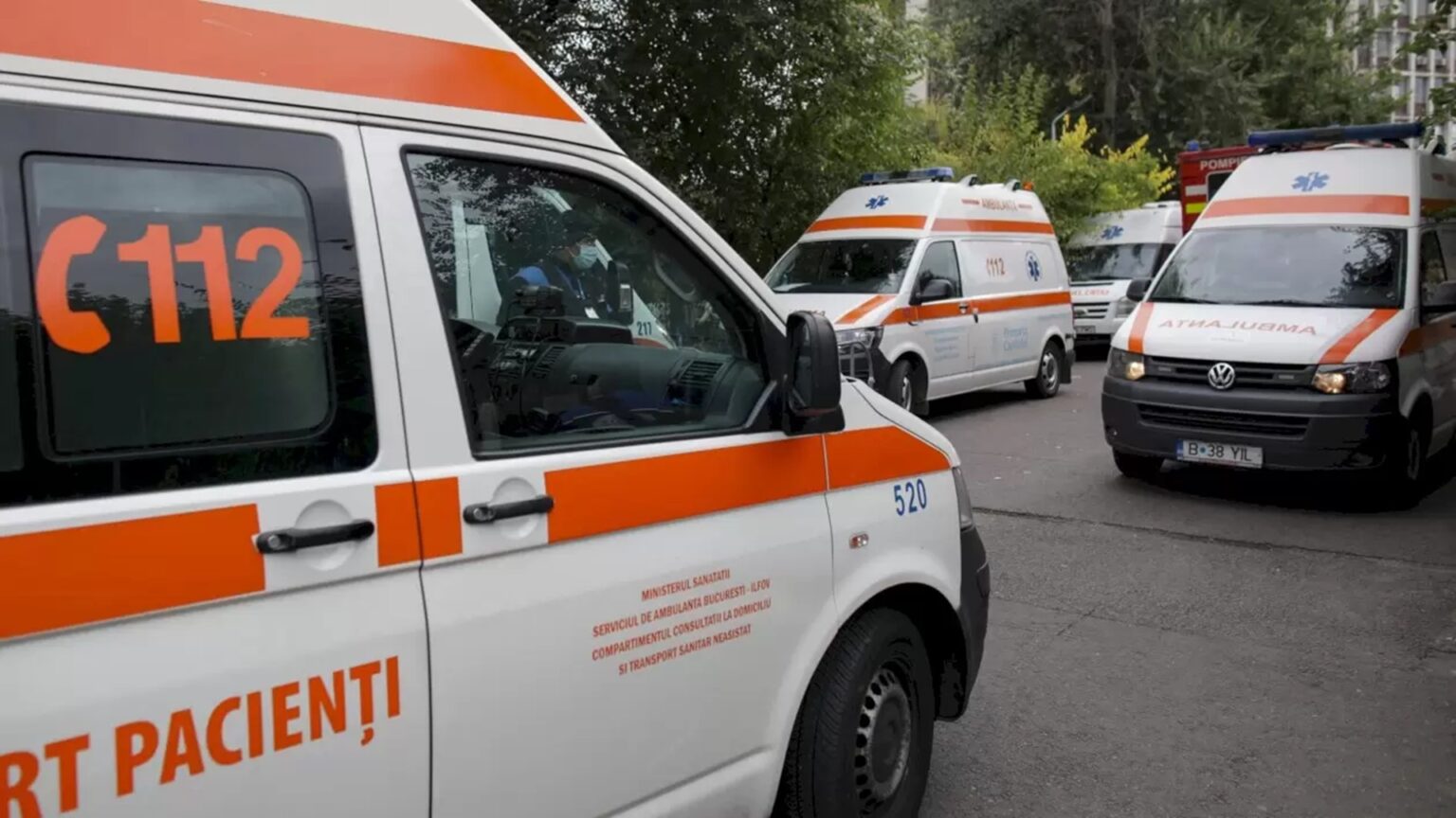 un sofer a lovit ambulantele smurd sosite sa l ajute dupa alt accident barbatul a fost testat aparatele alcooltest si drugtest 69345572df128