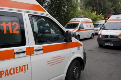 un sofer a lovit ambulantele smurd sosite sa l ajute dupa alt accident barbatul a fost testat aparatele alcooltest si drugtest 69345572df128