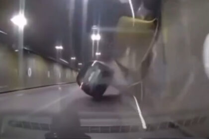 video accident grav in pasajul unirii din capitala un sofer s a izbit cu masina de peretele despartitor si s a rasturnat 69529481e111c